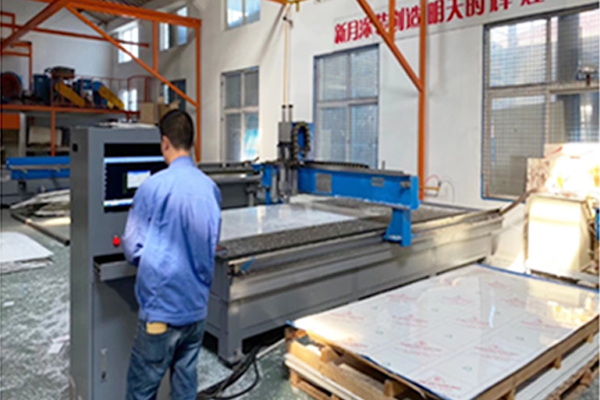 PP板雕刻机：自主研发喷粉房