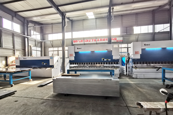 数控剪板、折弯加工中心：高精度，设备稳定