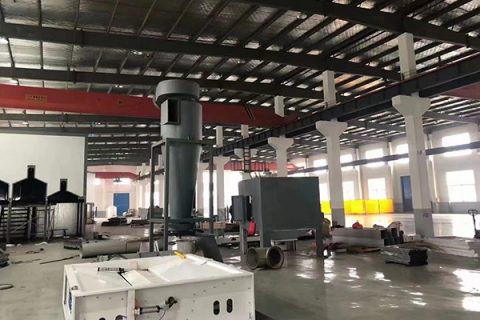 项目工程忙 环保型喷塑流水线设备有序安装中 环保喷塑流水线设备安装中