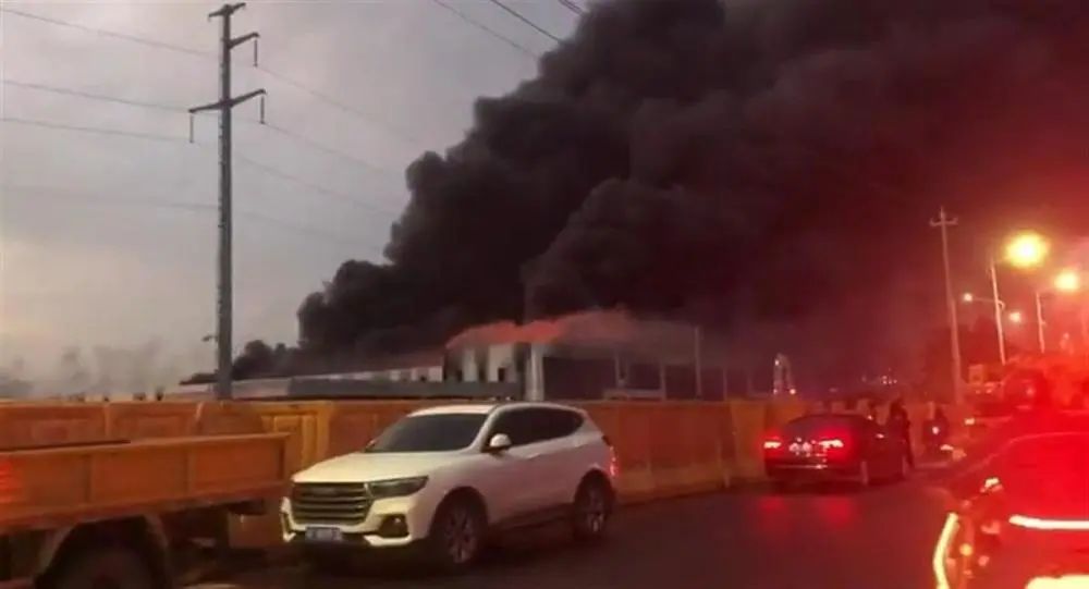 江苏徐州一百亿项目厂房起火致5死2伤丨安全生产防线需筑牢