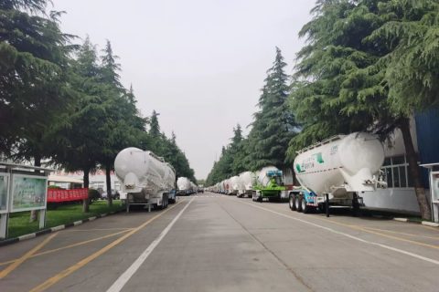 震撼-罐车车辆工厂引进静电喷粉涂装线! 震撼-罐车车辆工厂引进静电喷粉涂装线!