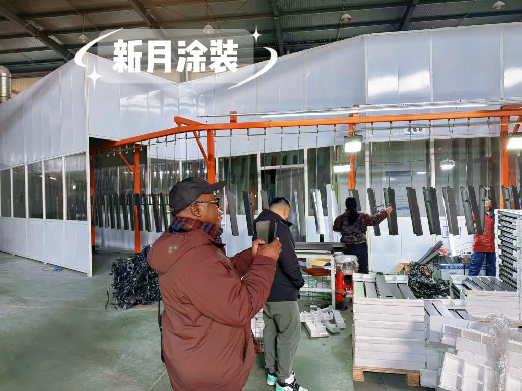 中非合作共启新篇！非洲客户莅临新月涂装喷涂设备厂家考察